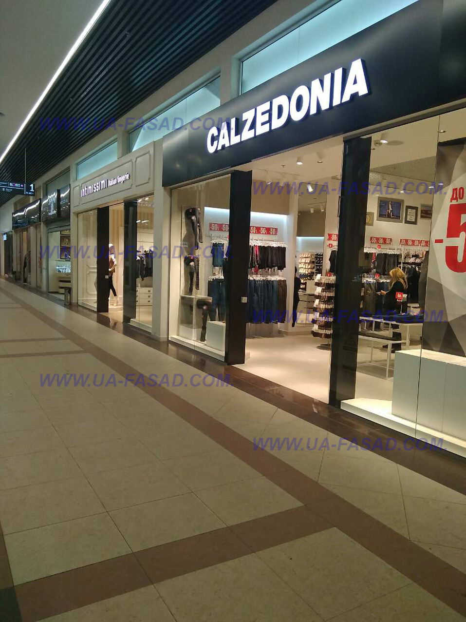 Витрины в магазинах Intimissimi и Calzedonia, остекление от ООО "Оптима инвест", Киев Витрины в магазинах Intimissimi и Calzedonia, остекление от ООО "Оптима инвест", Киев